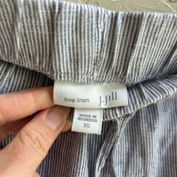 J. Jill 100% linen coastal beach roll tab shorts size xs. Classic summer stripe - Picture 4 of 4